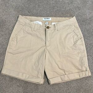 Old Navy 7” inseam tan cuffed khaki shorts 8